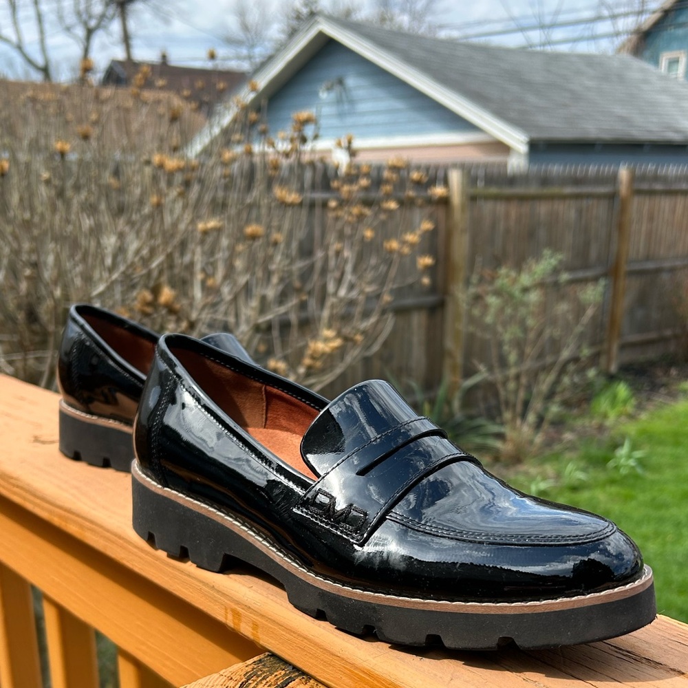 Vionic black patent leather loafers size 8